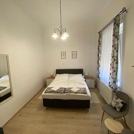 Rad-Var Apartmanhaz Еґер Екстер'єр фото