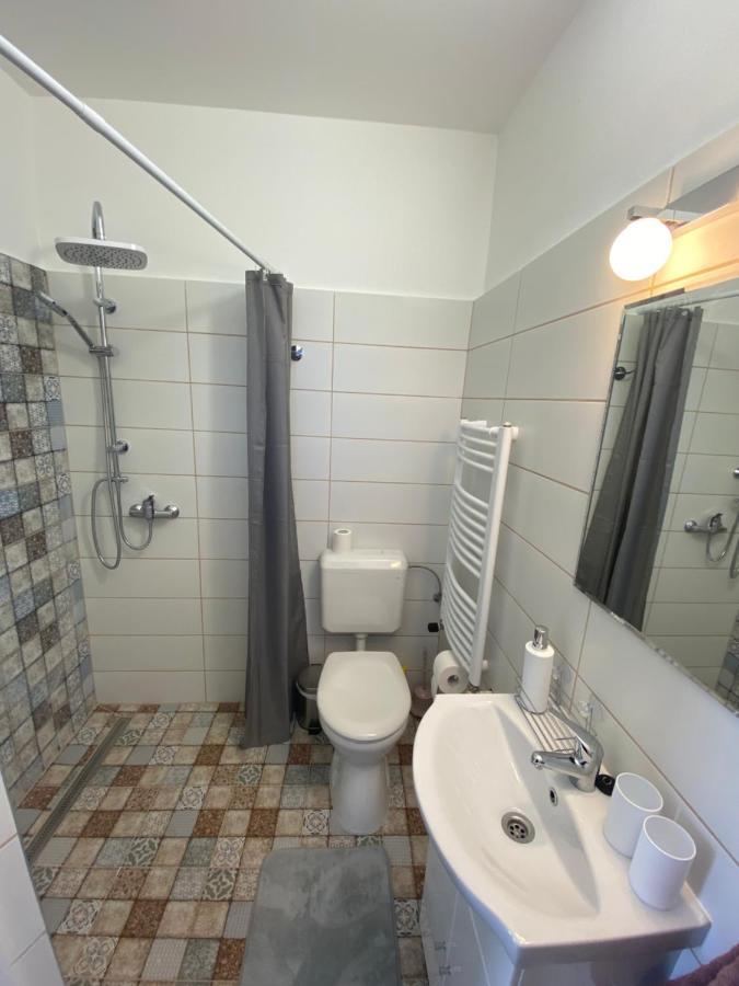 Rad-Var Apartmanhaz Еґер Екстер'єр фото