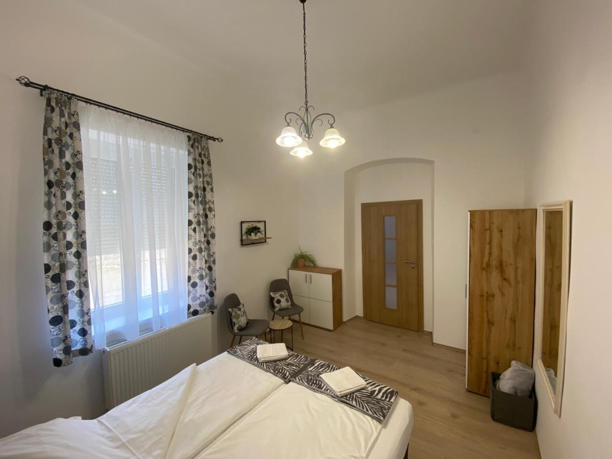 Rad-Var Apartmanhaz Еґер Екстер'єр фото