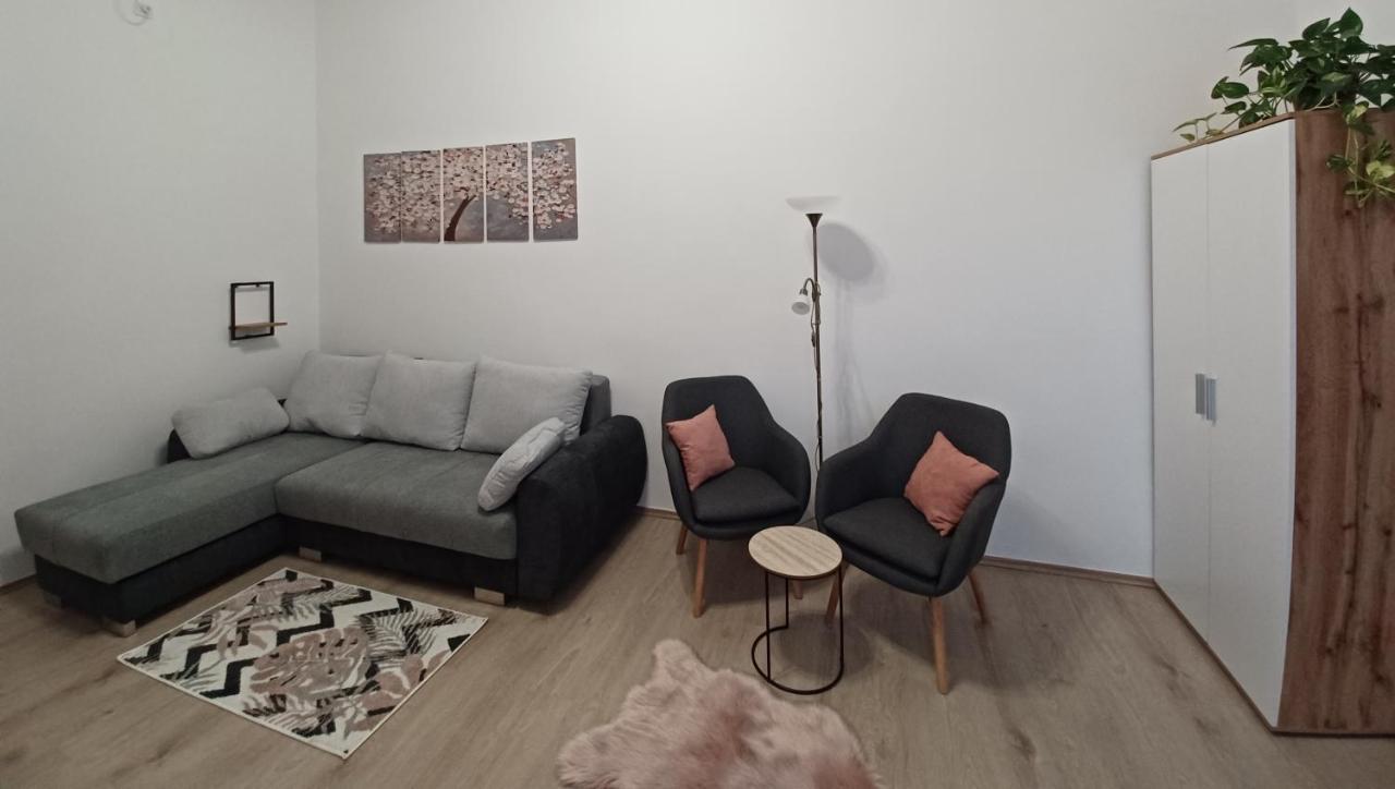 Rad-Var Apartmanhaz Еґер Екстер'єр фото