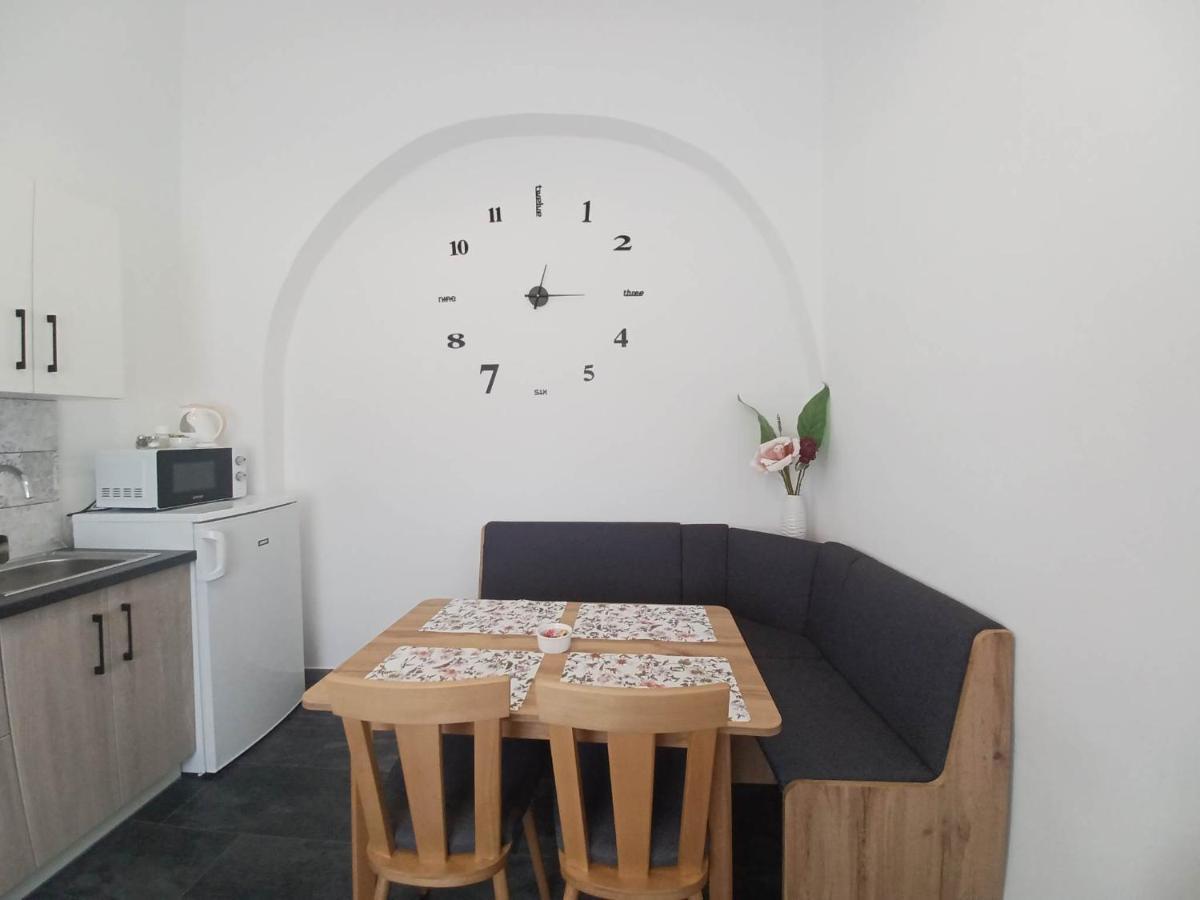 Rad-Var Apartmanhaz Еґер Екстер'єр фото
