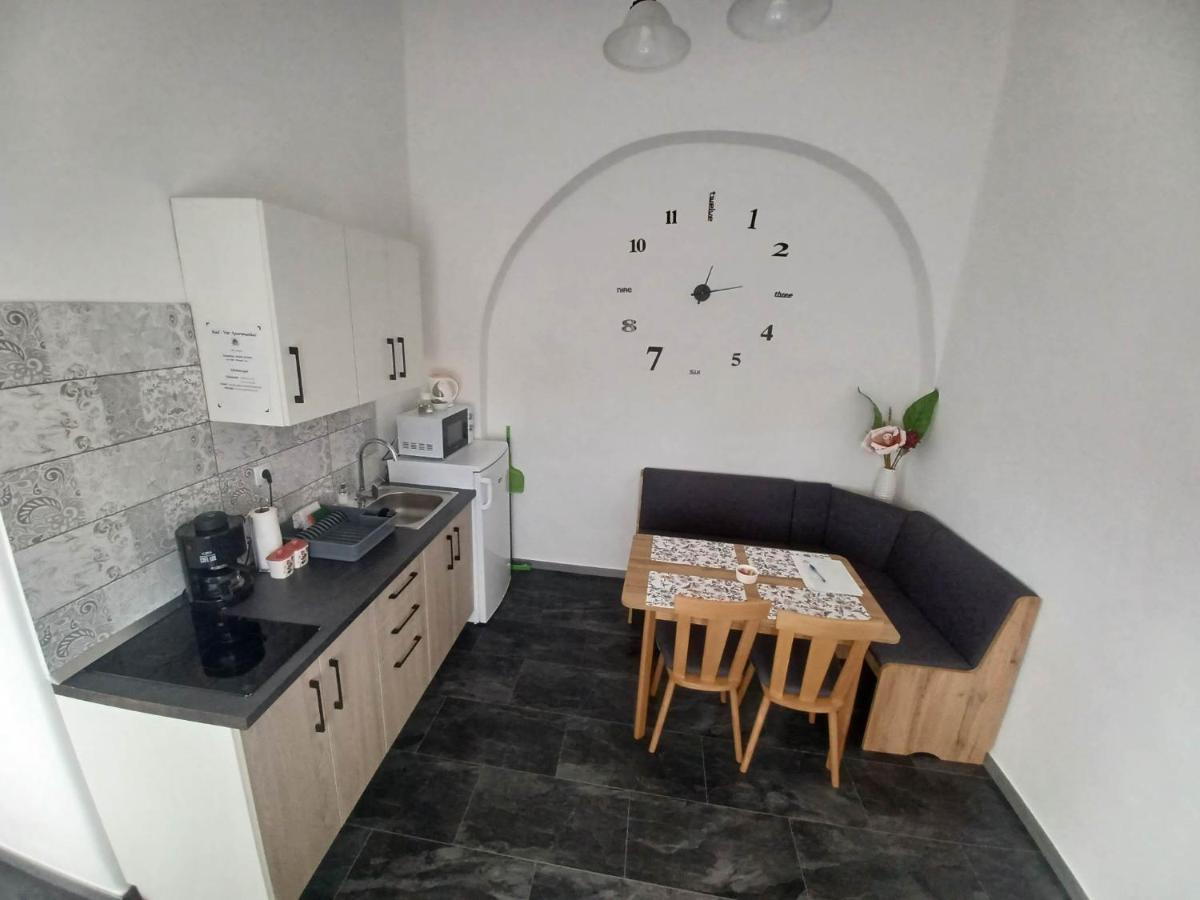 Rad-Var Apartmanhaz Еґер Екстер'єр фото
