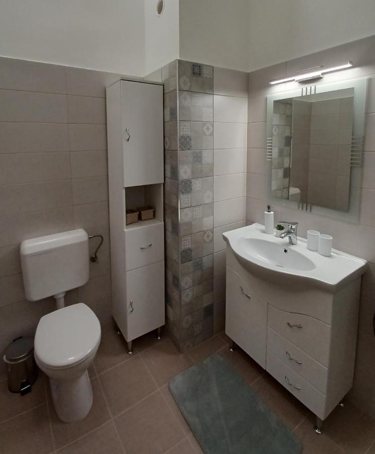 Rad-Var Apartmanhaz Еґер Екстер'єр фото
