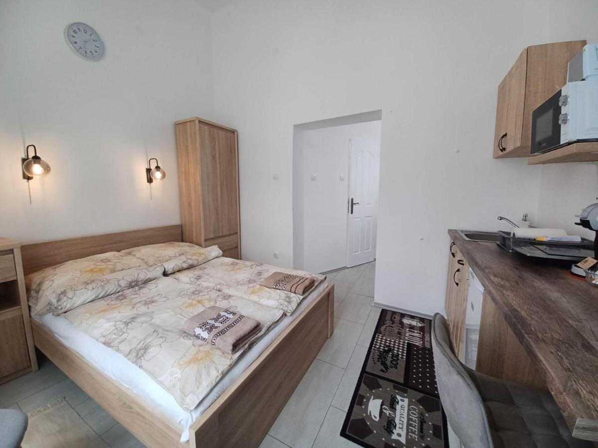 Rad-Var Apartmanhaz Еґер Екстер'єр фото
