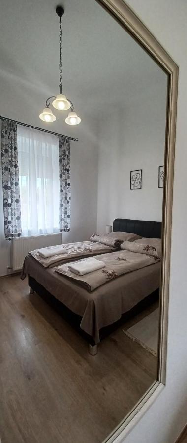 Rad-Var Apartmanhaz Еґер Екстер'єр фото
