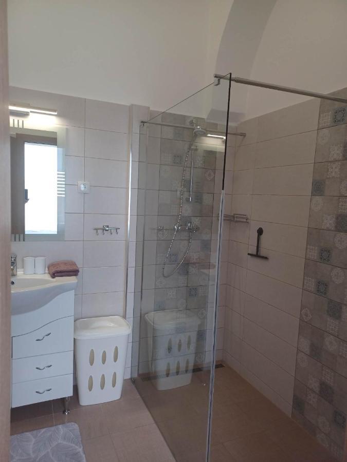 Rad-Var Apartmanhaz Еґер Екстер'єр фото