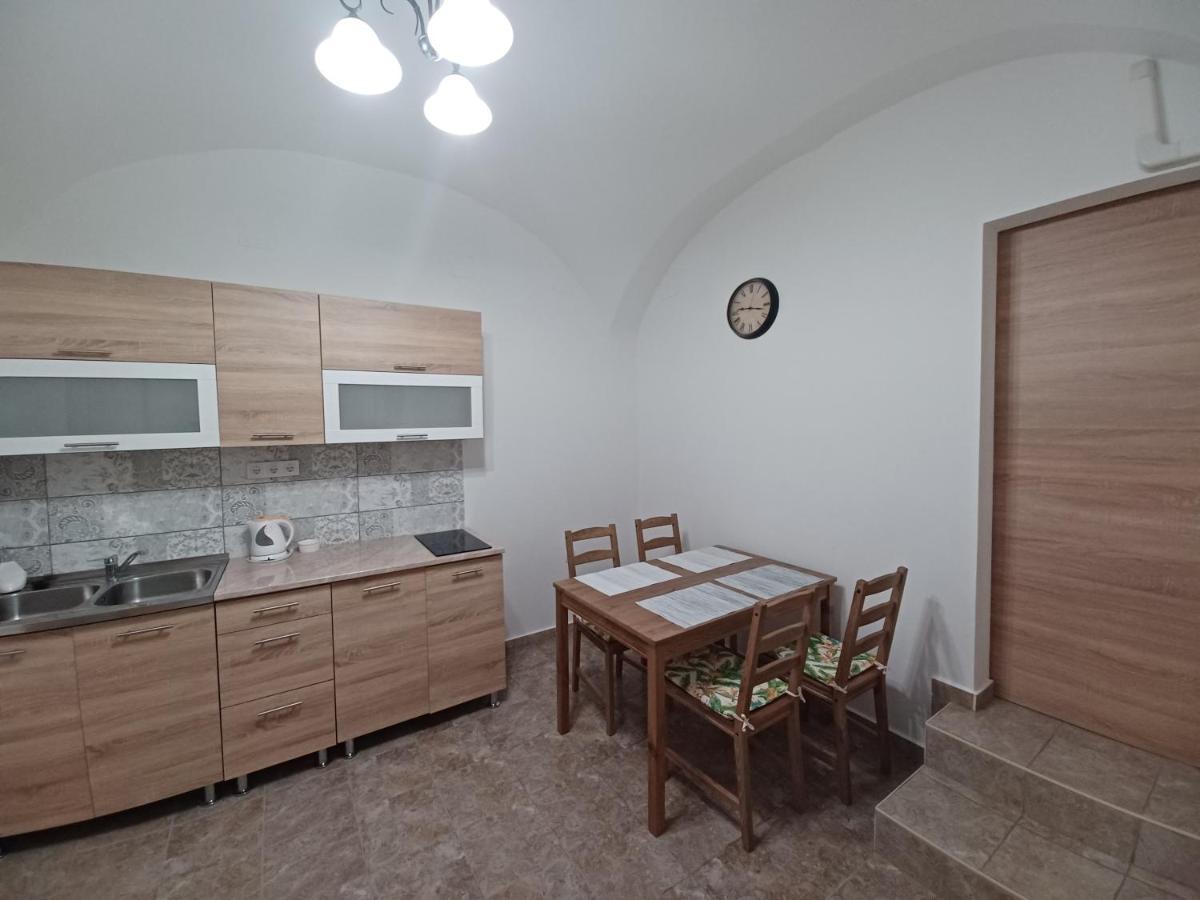 Rad-Var Apartmanhaz Еґер Екстер'єр фото