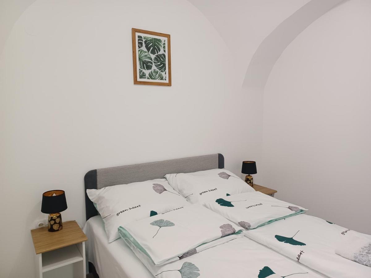Rad-Var Apartmanhaz Еґер Екстер'єр фото
