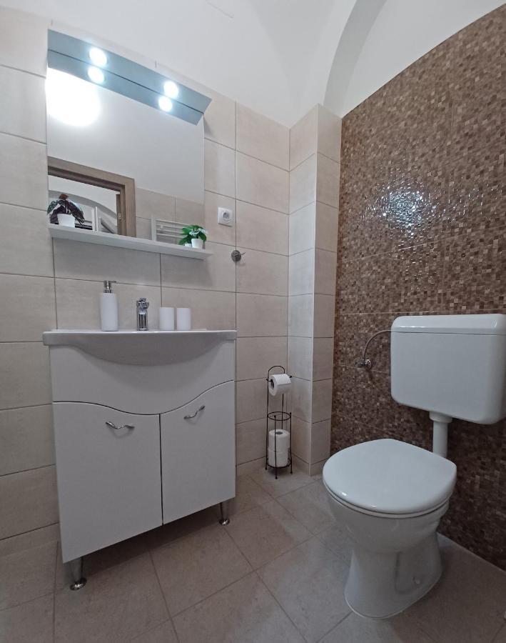 Rad-Var Apartmanhaz Еґер Екстер'єр фото